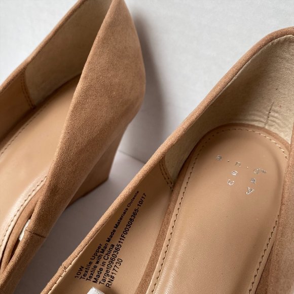 A.N.D EA WY NUDE FAUX SUEDE HEELS PUMPS IN SIZE 10 - Picture 2 of 7